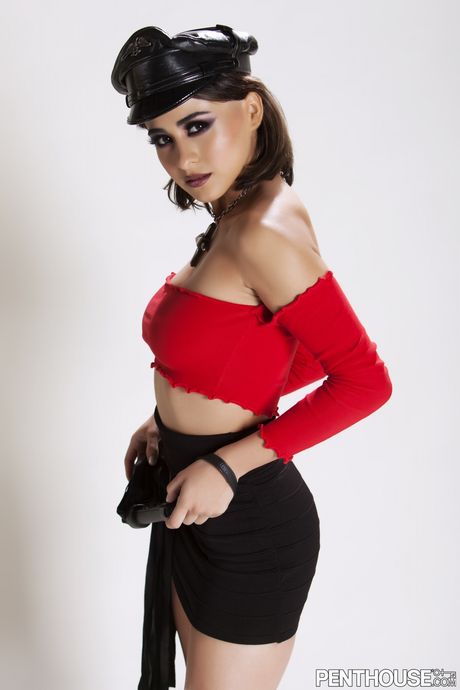 penthouse gold: Eersteklas Latina Mia Valentine laat haar geweldige tieten en haar geschoren kutje zien