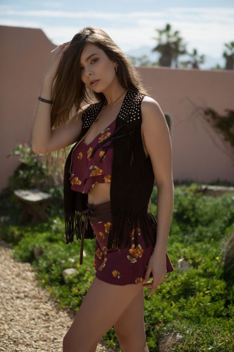 playboy plus: Hot canadian brunette Lauren Lee demonstrates her natural tits and exhibits her perfect body outdo