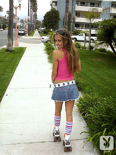 playboy plus: 美女 Anika Knudsen 和 Kelli Peters 展示她們的巨乳和姿勢