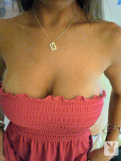 playboy plus: 金髮美女 Anika Knudsen 和她的女友脫光衣服擺出裸體姿勢