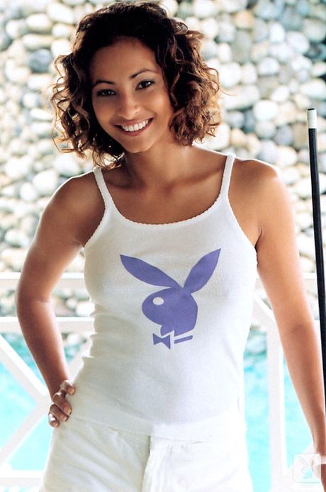 playboy plus: Seksowna jamajska hebanowa Janice Chong pokazuje swój duży tyłek i pozuje solo