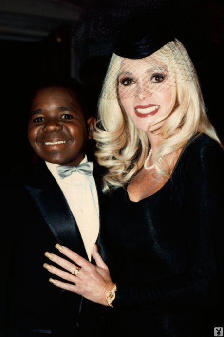 playboy plus: Het blonde Amerikaanse meisje Carol Vitale toont haar verbazingwekkende rekken en modellen in hun ruwe vorm op het strand