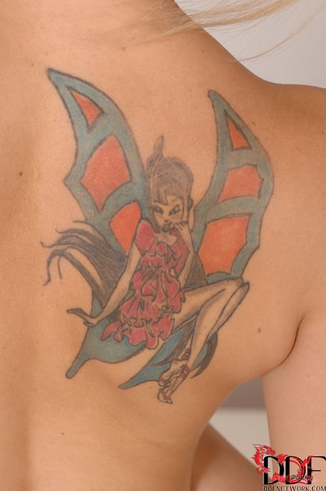 porn world: 亞洲美女 Miyuki Son 展示她誘人的雙足，並獨自擺姿勢