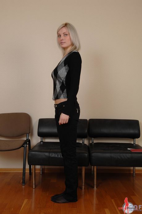 porn world: Perfect russian blonde Sunny exhibits her perfect tits and exposes her body in a solo