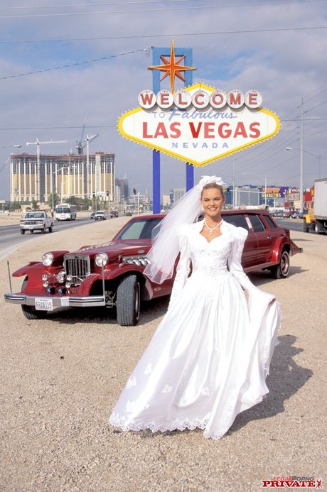 private: Blondynka duńska MILF Katja Kean podwójnie ru****a przez facetów w czarnych skarpetkach