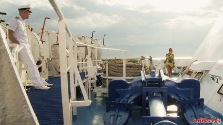 private: La Tchèque aux cheveux clairs Laura Crystal se fait baiser sur un bateau par un marin