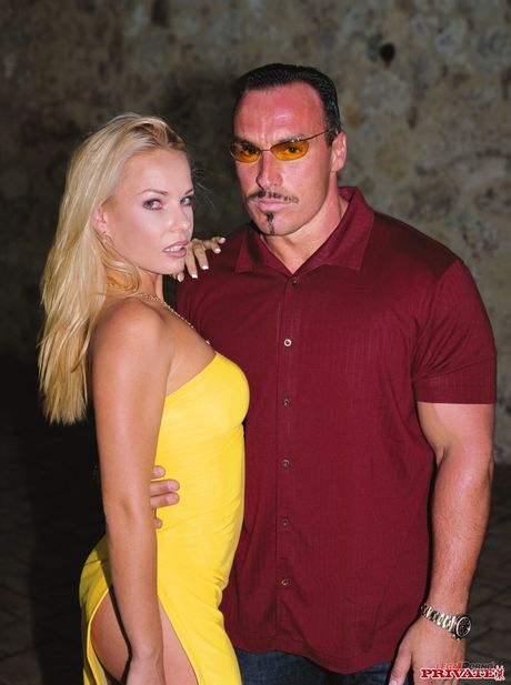 private: Lalki o jasnych włosach Gyöngy i Sophie uprawiają dziki seks we czwórkę na łódce