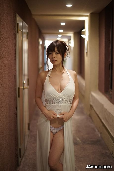 jav hub: Le cover girl asiatiche Nao Mizuki e Ryo Tsujimoto vengono scopate da un ragazzo in uno specchio