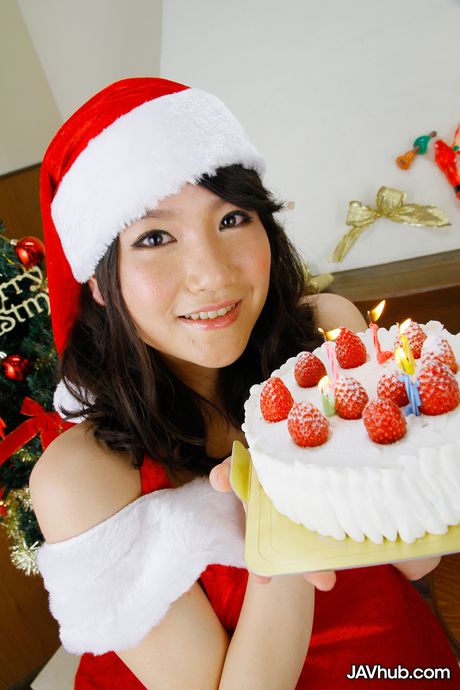 jav hub: Asian babe Saori shows her small tits and poses in a Christmas hat
