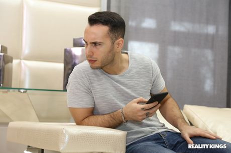 reality kings: 金髮匈牙利美女 Roxy Risingstar 在廚房與男孩發生性關係