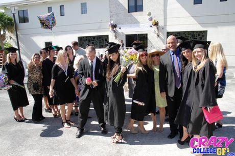 reality kings: Die fantastischen Schönheiten Alex Chance und Paisley Parker werden auf einem Parkplatz gebumst