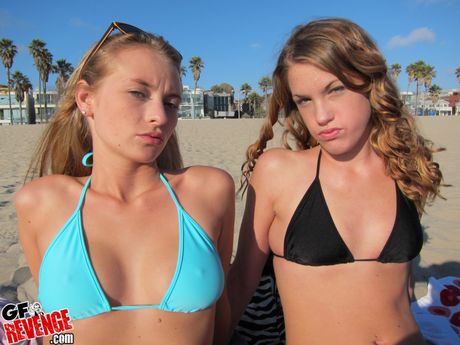 reality kings: Die schlanken Süßen Jasmine Gomez und Natasha Blaze werden verprügelt und gefickt