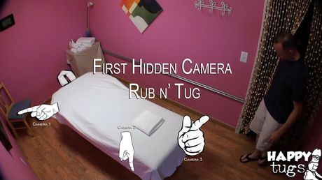 reality kings: 亞洲寶貝 Mika 在肛交前將她迷人的乳房和屁股塗上油