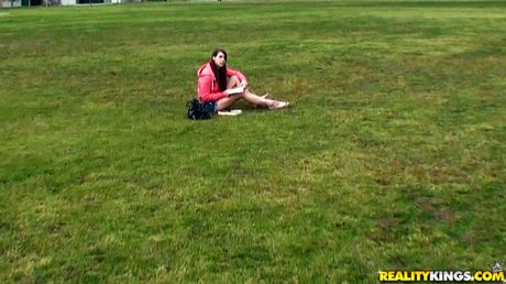 reality kings: Latina-Model Natasha Vega hat Sex mit einem schwarzen Mann in einem Hotelzimmer