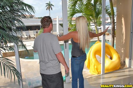 reality kings: Blond american Mommy Brooke Belle gets her twat eaten out and dicked hard