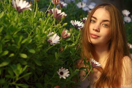 rylsky art: Fingering her pussy, she flaunts her nice ass and bald pussy in a solo