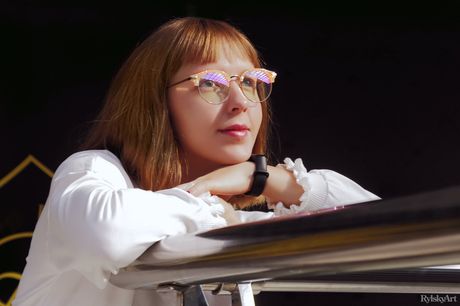 rylsky art: La superbe ukrainienne Dream se déshabille et montre ses incroyables seins et sa chatte