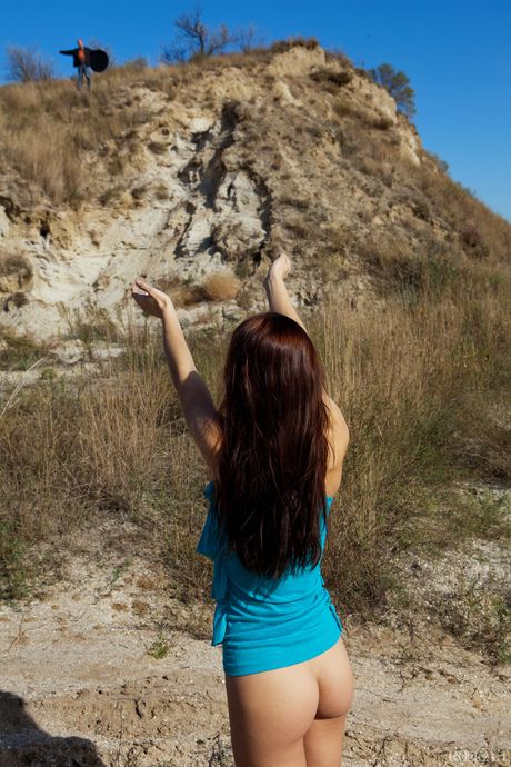 rylsky art: ジェマAと彼女のガールフレンドは裏庭でちょっとした楽しみを味わう