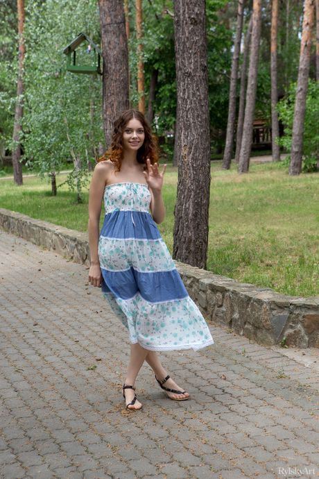 rylsky art: Kei A es una chica impresionante con una hermosa sonrisa y un cuerpo delgado
