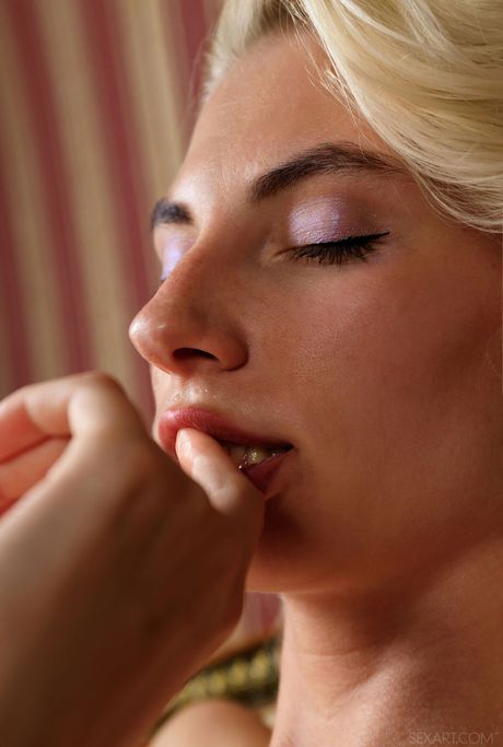 sex art: Light-Haired ukrainian covergirl Paulina Pace removes lingerie before fingering her pussy