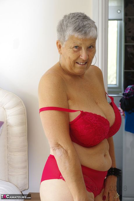 おばあちゃんポルノスターのポルノ写真