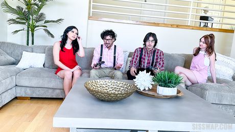sis swap: 可愛辣妹 Melanie Marie 和 Bailey Blaze 進行四人性愛