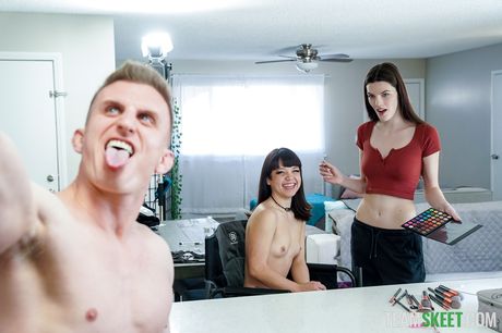 teamskeet labs: ゴージャスな人形フィオナ・フロストとモチ・モナが3Pで犯される