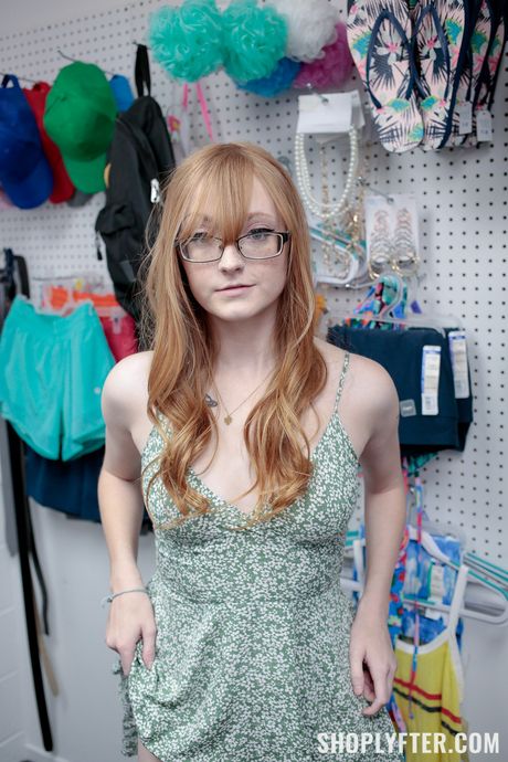 shoplyfter: Nerdy american girl Amber Stark gets her twat creampied after a hot fuck