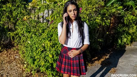 dad crush: Latynoska ślicznotka Angelica Cruz ma w cipce penisa w samochodzie