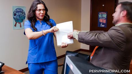 pervprincipal: A pornstar curvilínea Demi Diveena tem sua boceta recheada com um pau grande