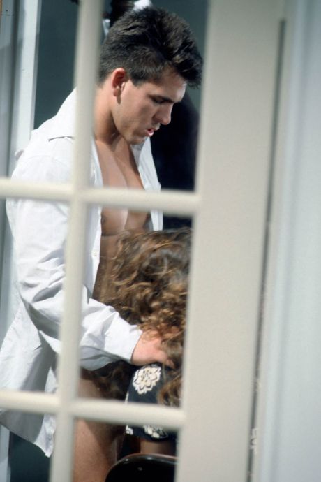 vivid: Brunette Amerikaanse schone Christy Canyon zuigt een dildo tijdens het masturberen