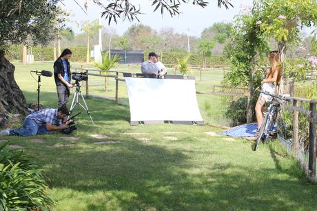 viv thomas: セクシーなレズビアンのサニー・ダイアモンドとダナ・ウェイロンが毛布の上で裸になる