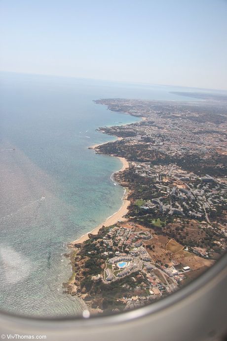 viv thomas: 漂亮的金髮女郎在一群淫蕩的女同性戀者中舔她的陰部