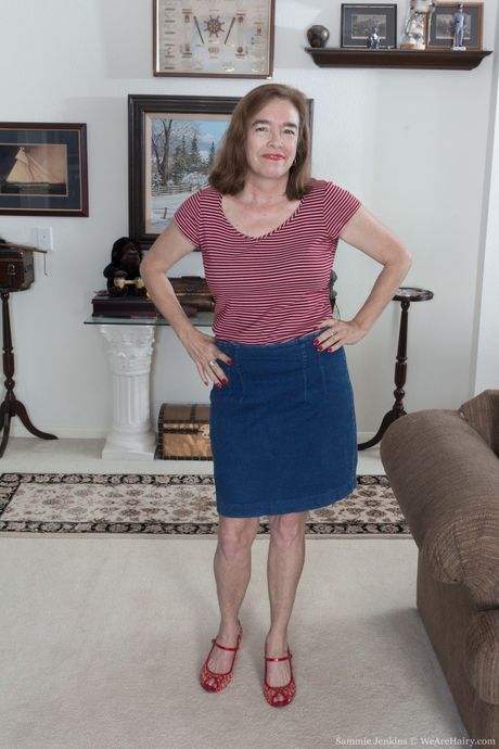 we are hairy: Dorosła Amerykanka Sammie Jenkins pokazuje swoją owłosioną cipkę i niesamowite piersi